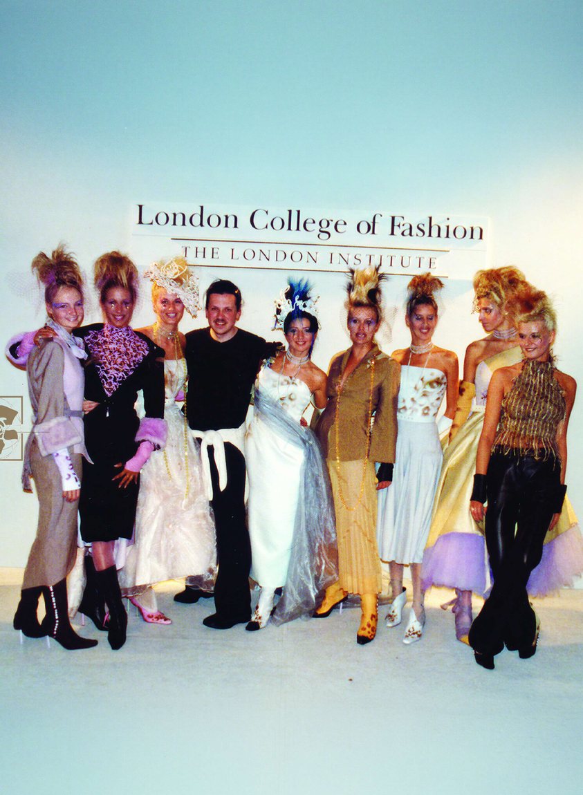 Nicky Vankets met zijn modellen op de catwalk van London Fashion Week